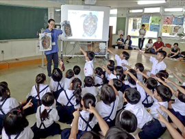 図-5　出前授業の様子（嘉手納町立屋良小学校）