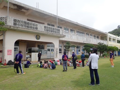 ある日の学校～遠足利用～