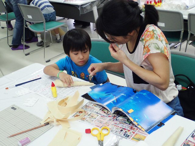 美ら島・美ら海こども工作室「ジンベエザメの張り子をつくろう」を開催しました！